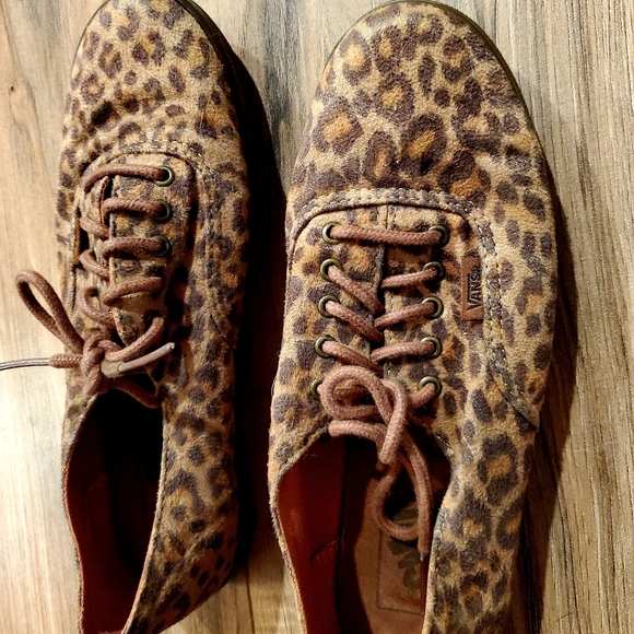 Vans Cheetah Print Low Top Laced Shoes. - Picture 2 of 8